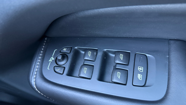 Volvo XC60 2.0 B5P Ultra Dark 5dr AWD Geartronic Petrol Estate